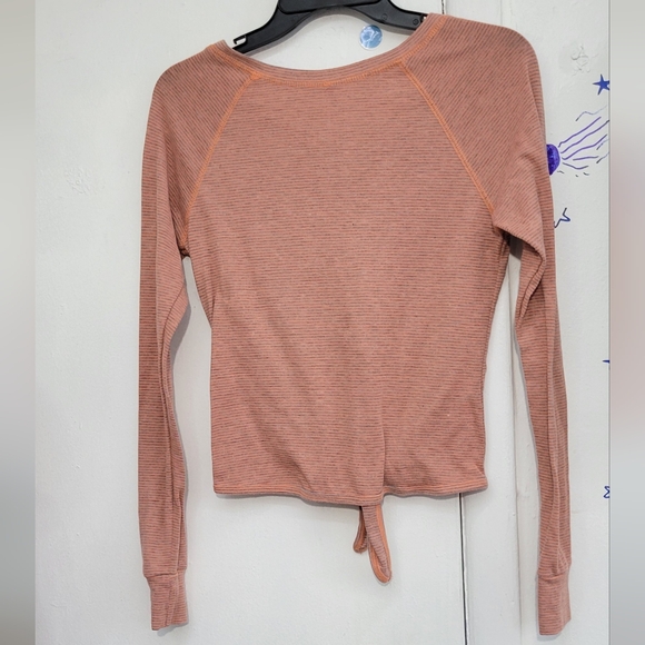 Poof Long Sleeve Knot In The Front Top Size Medium - Picture 2 of 4